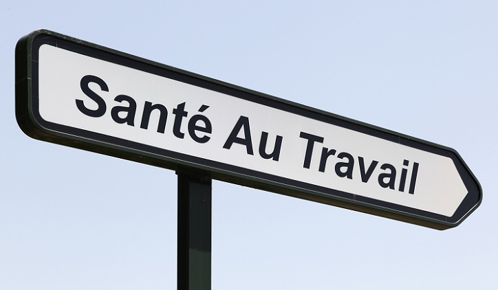 Health at work building road sign called in french sante au travail Chauffage temporaire dans les hôpitaux et les établissements de santé : comment choisir le partenaire idéal ?