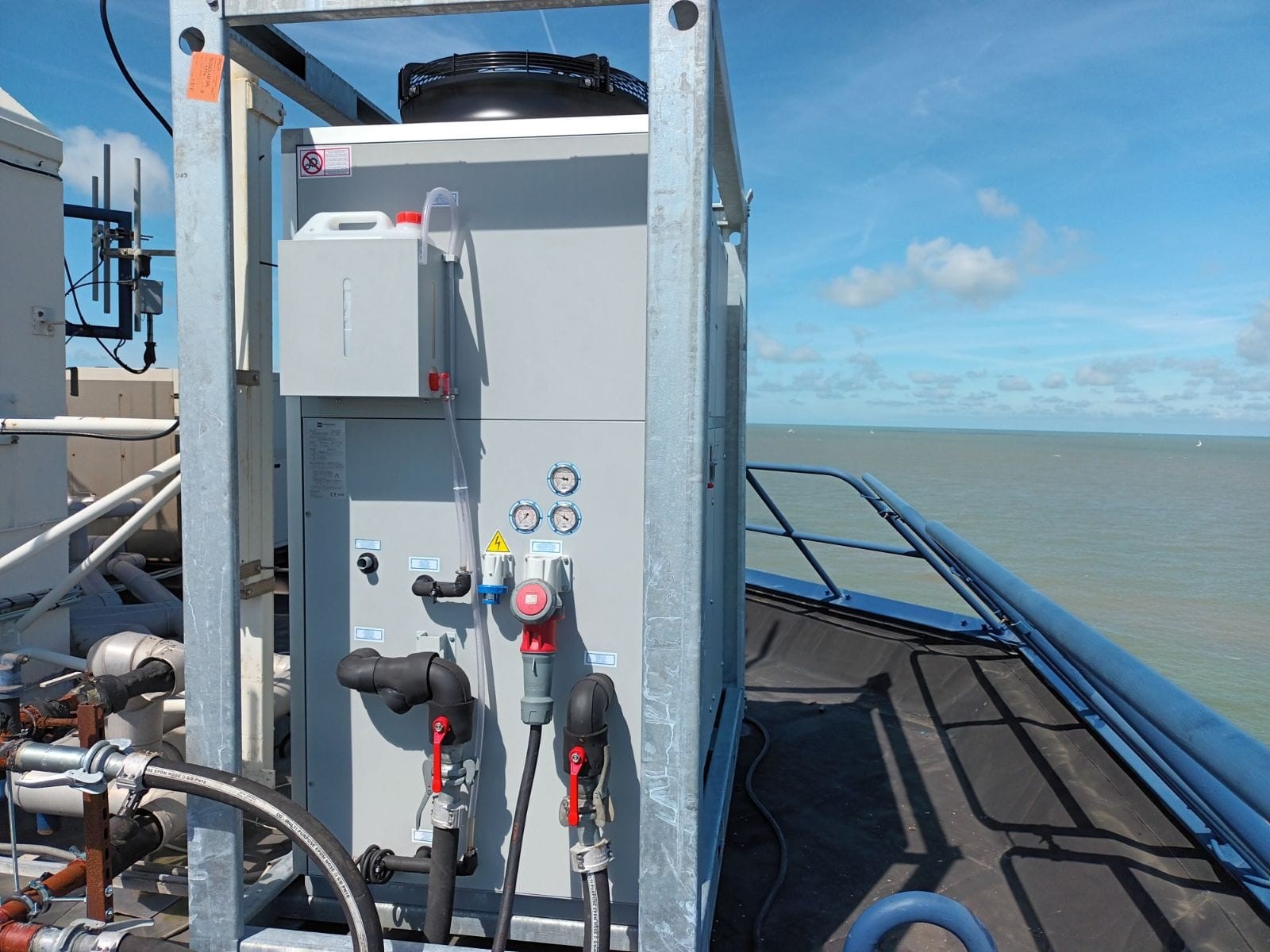 Un gros plan du refroidisseur FC175