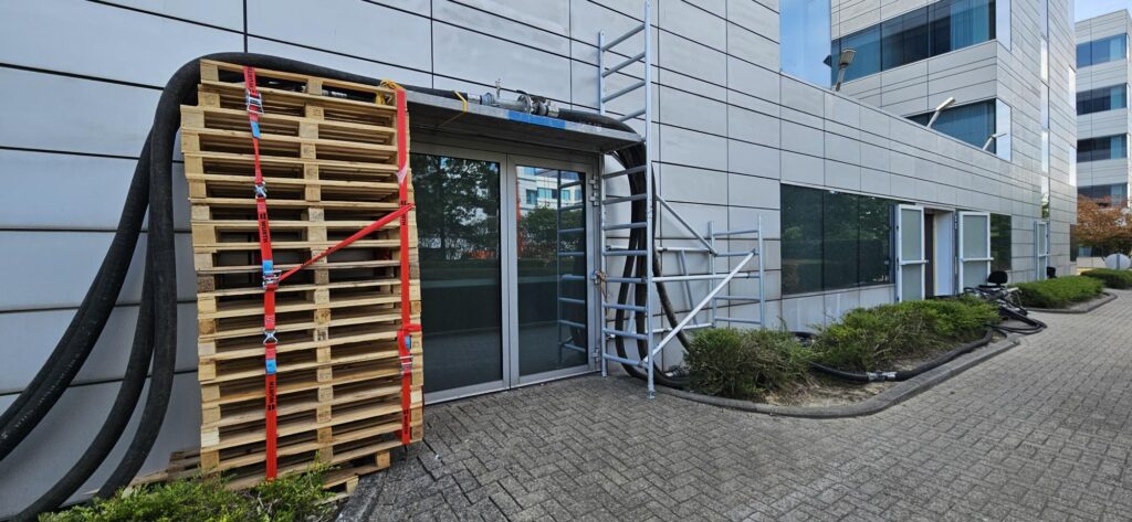 Andrews Sykes protège les opérations critiques d’un centre de données grâce à un système de refroidissement temporaire.